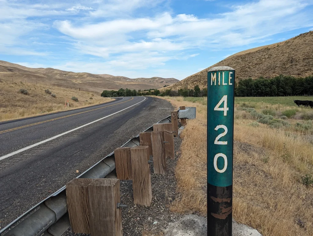 Borne du mile 420 sur la U.S. Route 12 dans le comté de Garfield, État de Washington